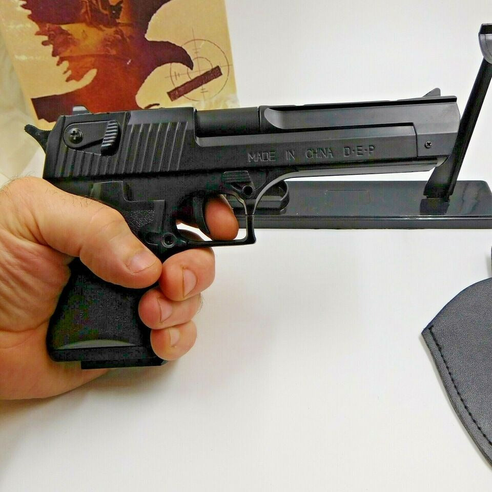 Bricheta Pistol, Husa inclusa, Postament inclus